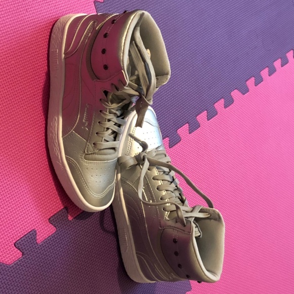 Puma, high rise, metallic silver athletic shoe. - Picture 2 of 6